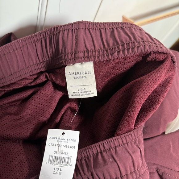 American Eagle 5.5” 24/7 Trekker Short Burgundy FLEX Size Large NWT Cargo - Picture 7 of 9